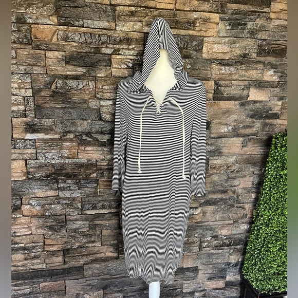 Heart Hips Black and White Raglan Midi Dress - Picture 2 of 8